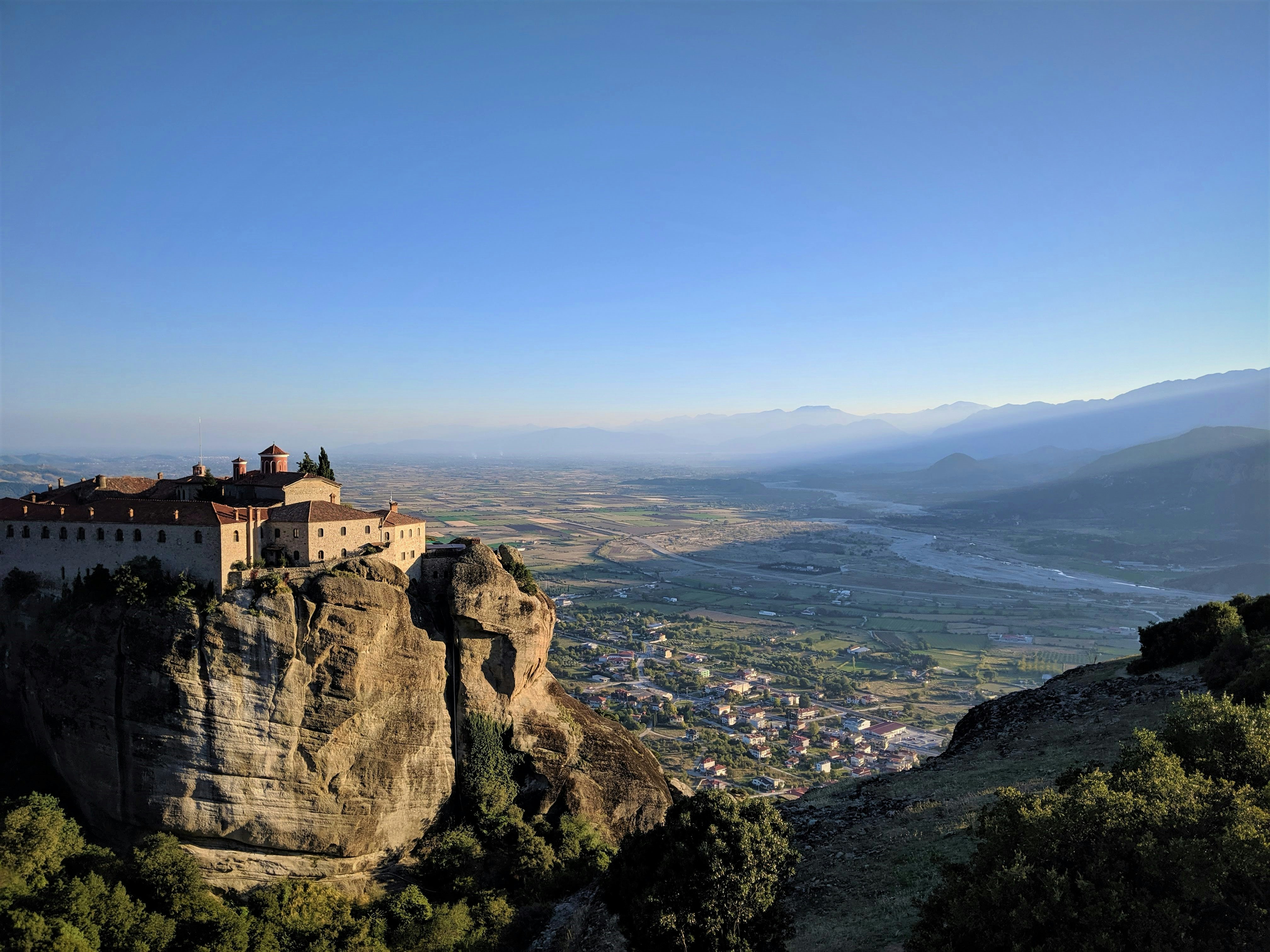 崖の上に建つ城