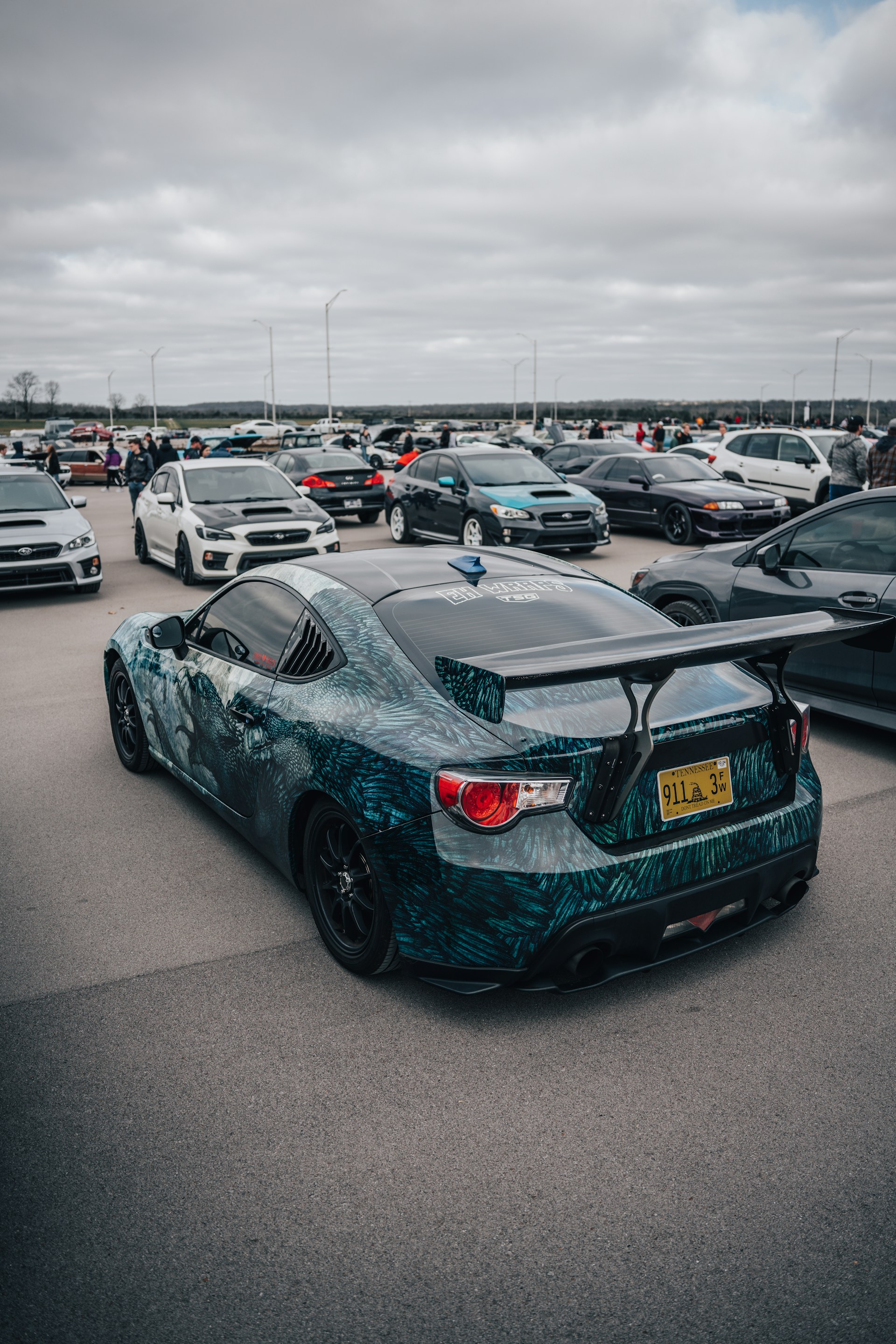a bunch of cars parked in a parking lot
