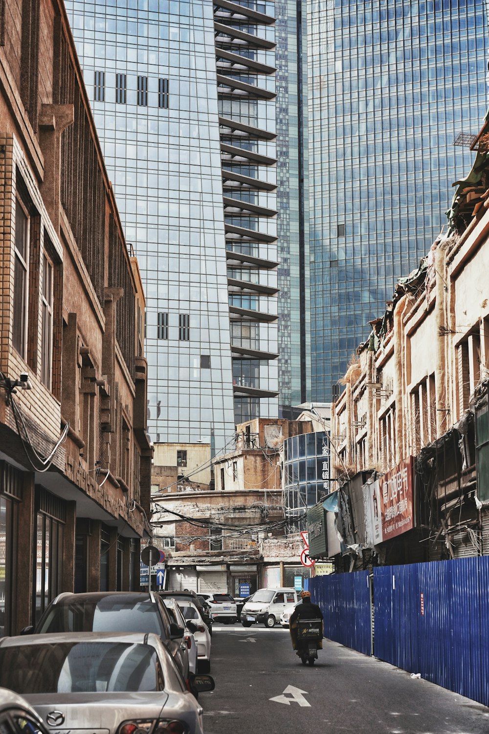 a city street filled with lots of traffic next to tall buildings