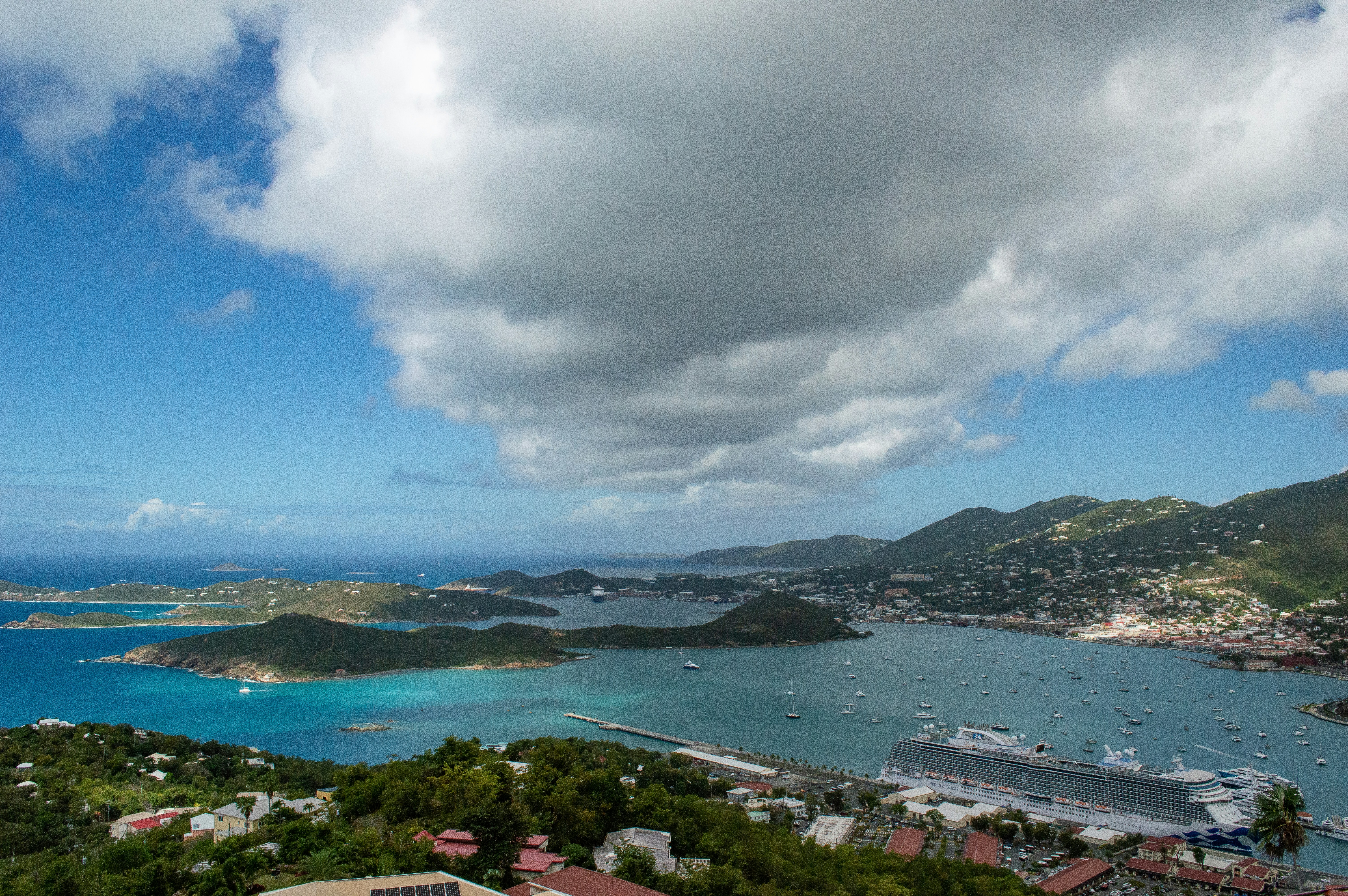 gray computer monitor