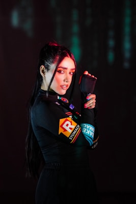 Photo 1678393496931 53e4a6617045?q=85&w=300&h=400&fit=crop