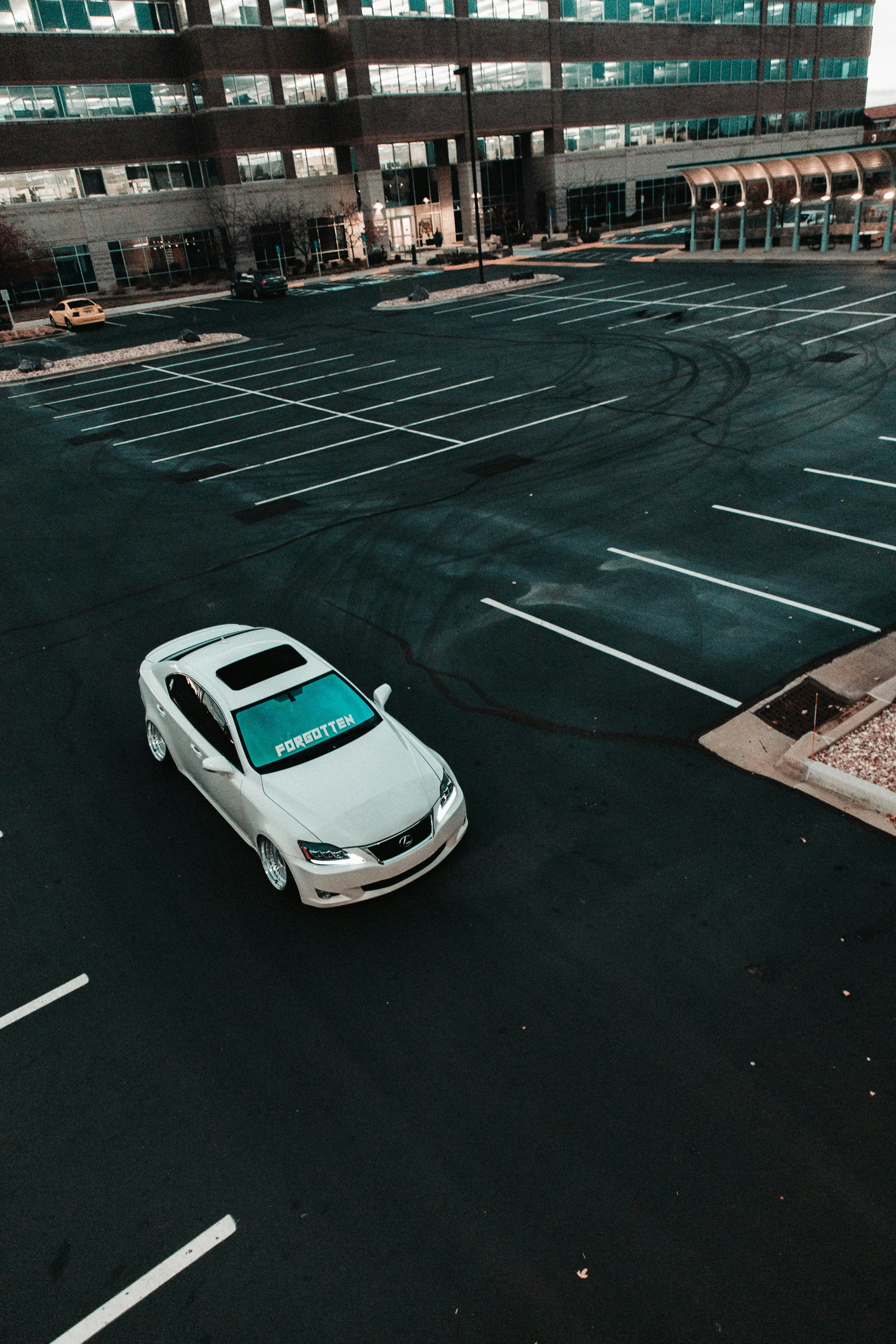 Man shot during possible robbery attempt in South Loop parking lot