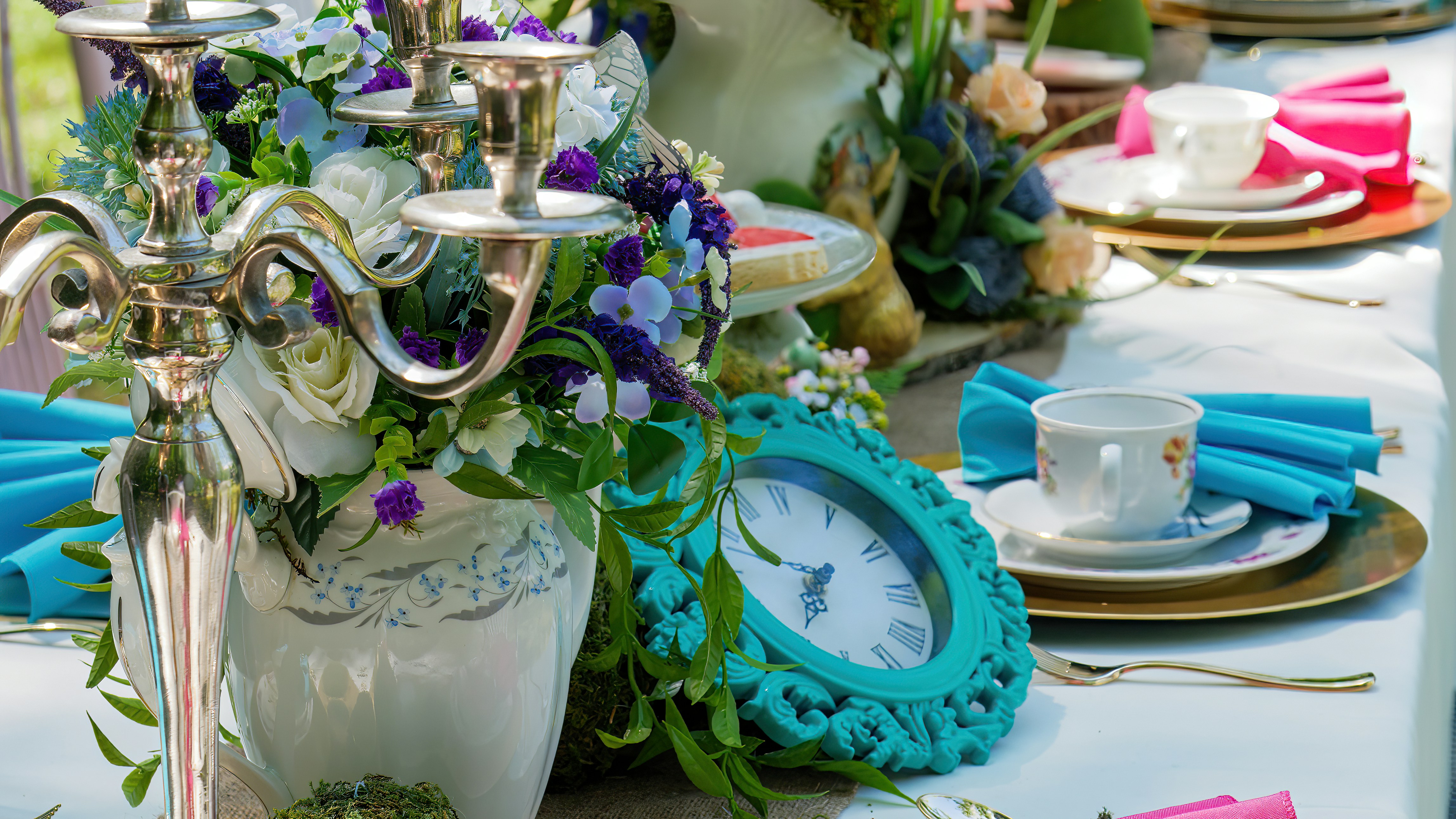 A table topped with a vase filled with flowers