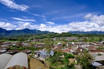 A scenic view of rural lots and houses in Miranda, Cauca under a bright blue sky.