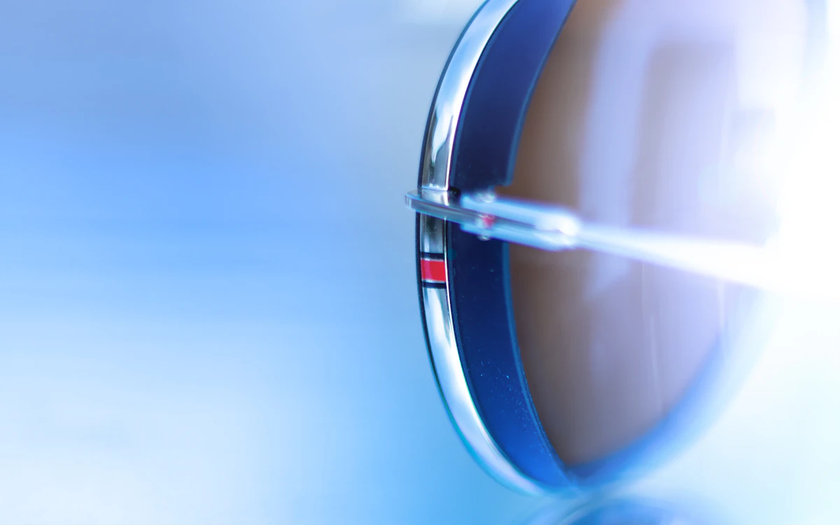 İllüstratif görsel: a close up of a toothbrush with a toothpaste on it