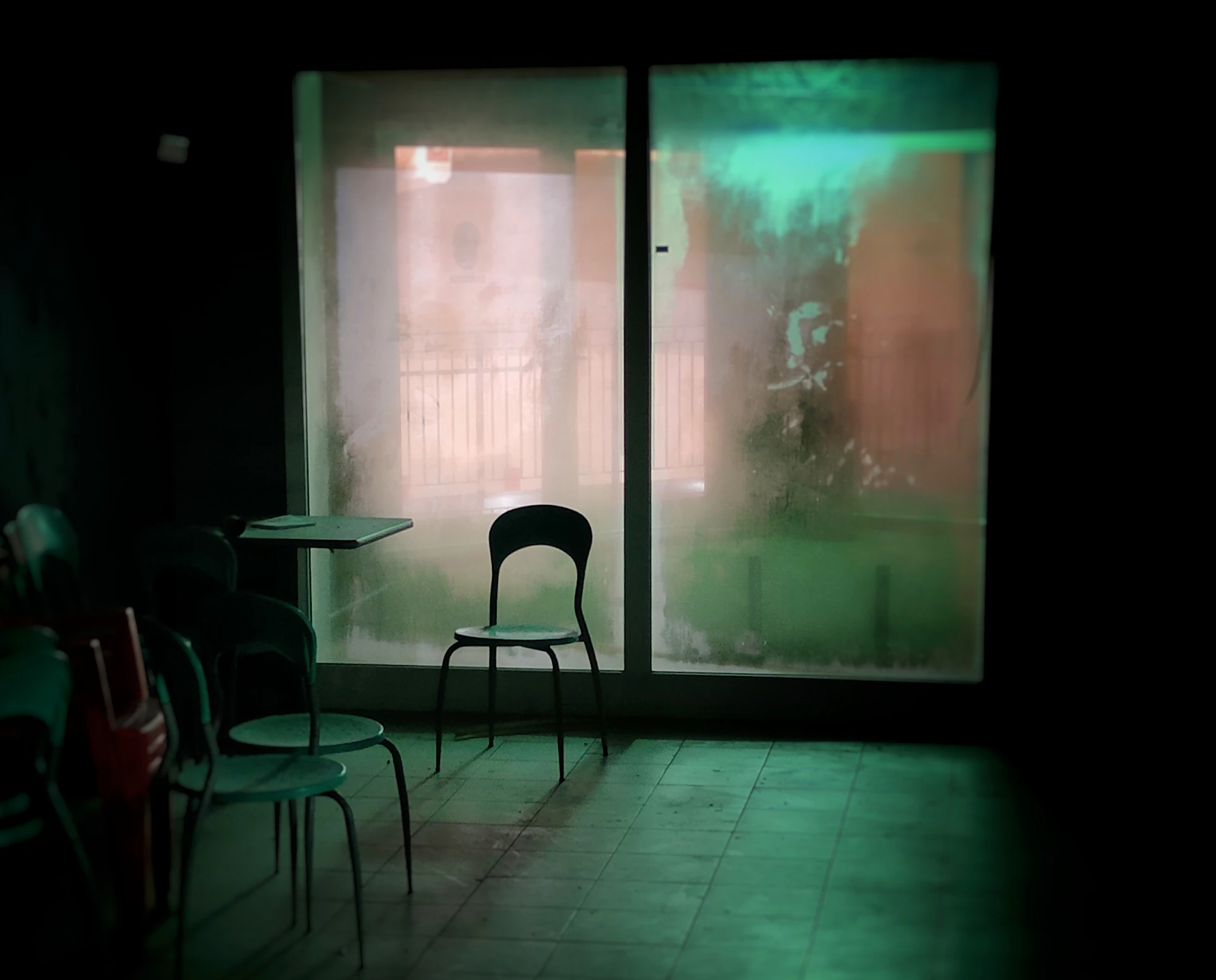 gray computer monitor