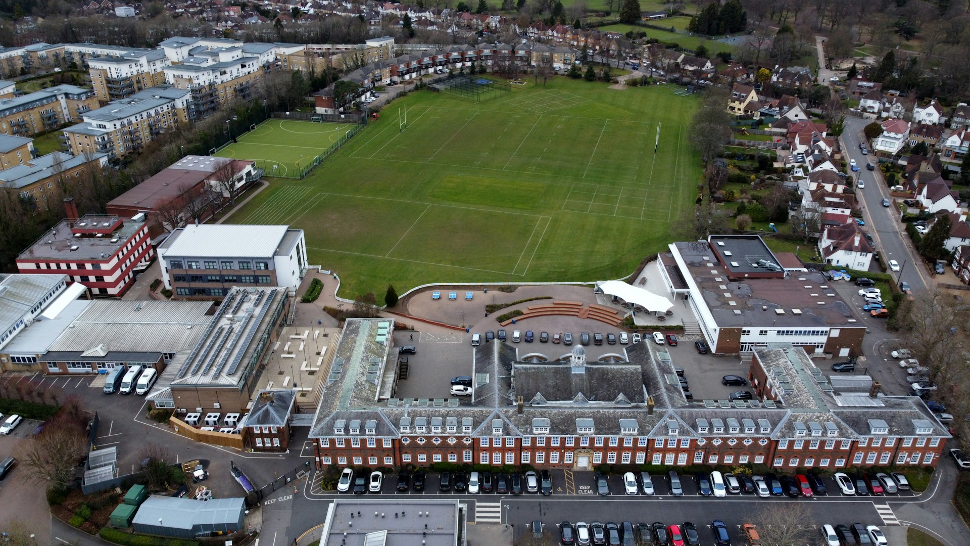 gray computer monitor