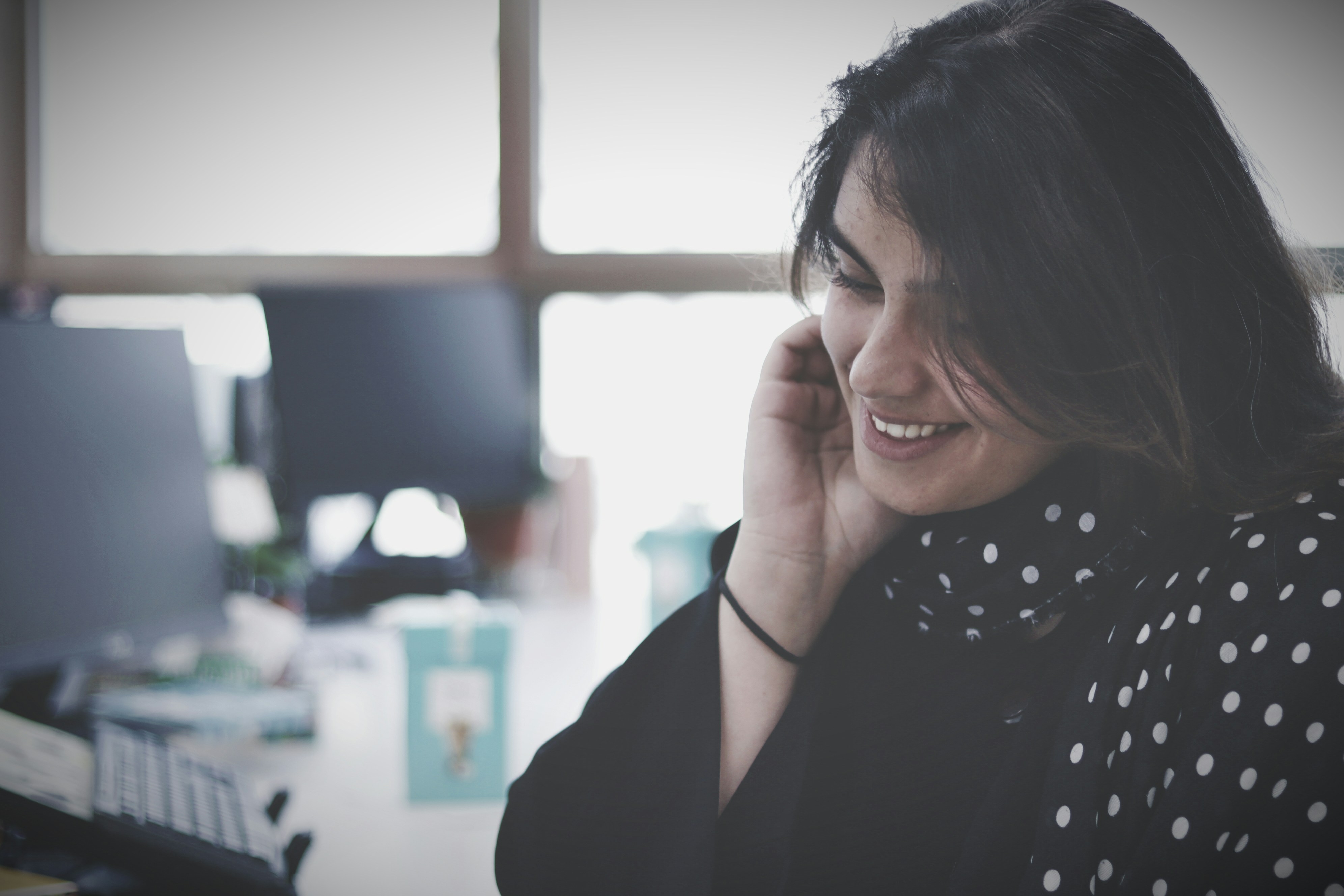 Communicate with customers through effective phone support