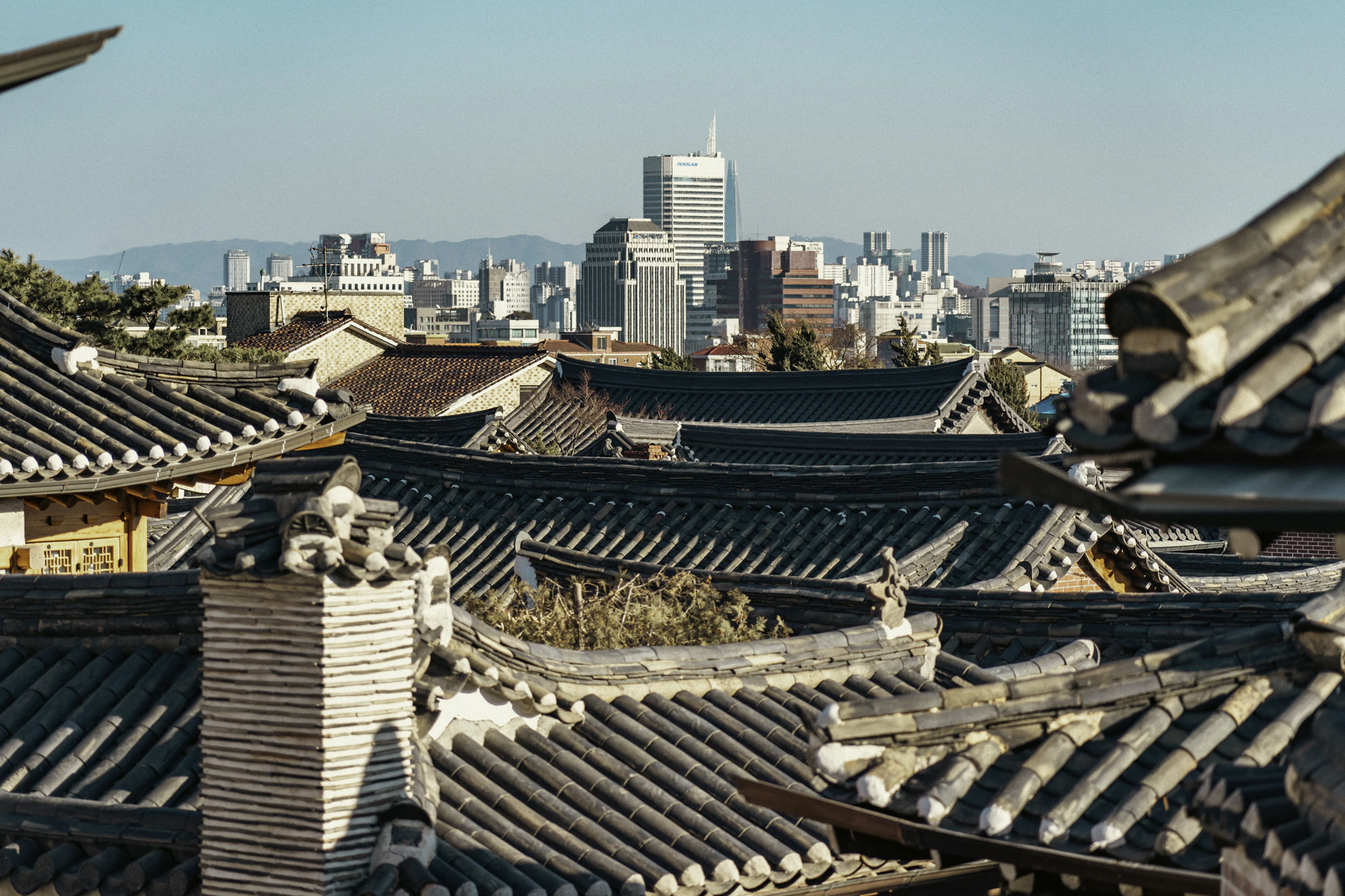 A Seoul street where traditional Korean architecture meets the modern city