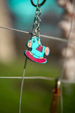 A keychain designed with a lucky horseshoe motif.