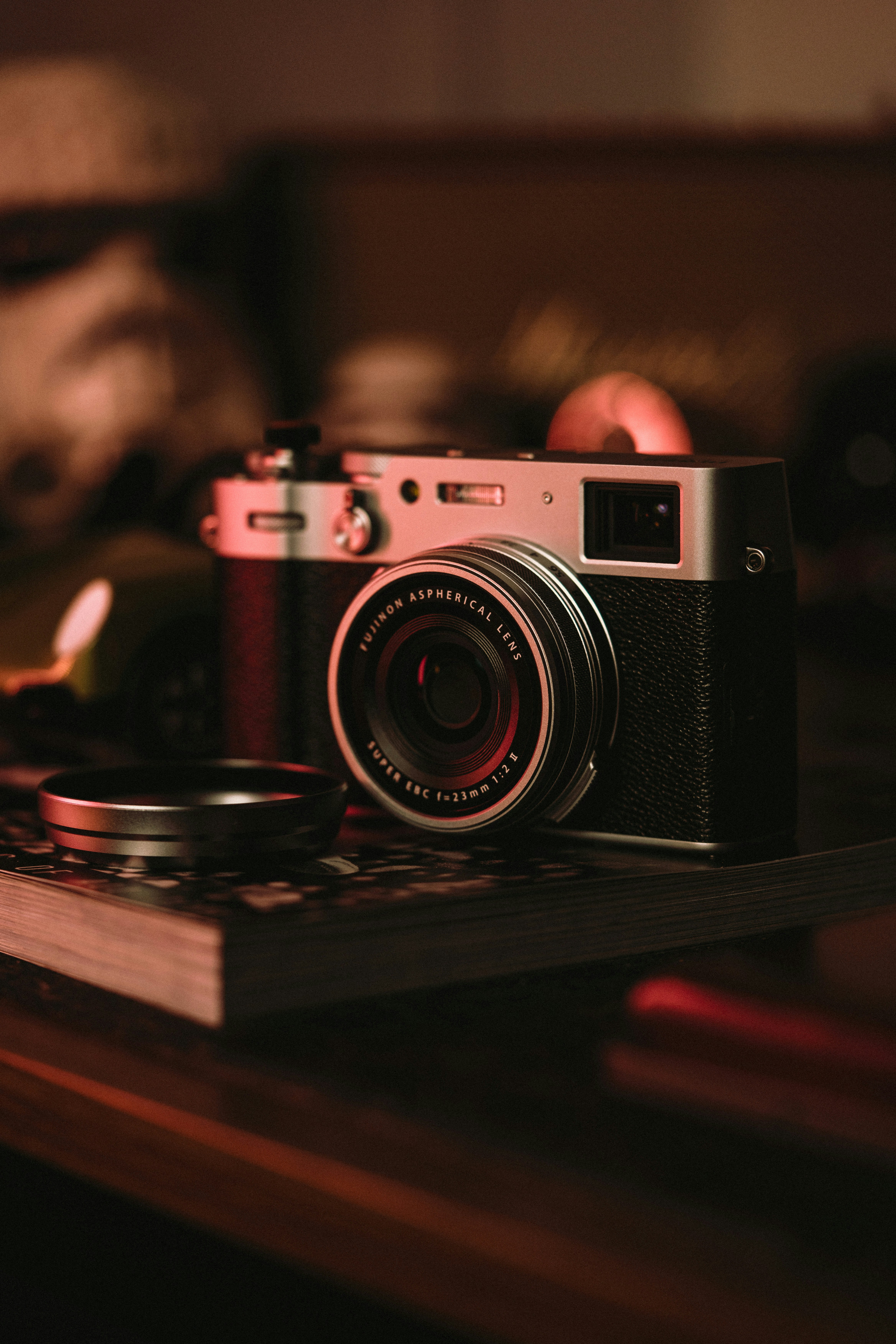 A camera sitting on top of a wooden table photo – Free Photography ...