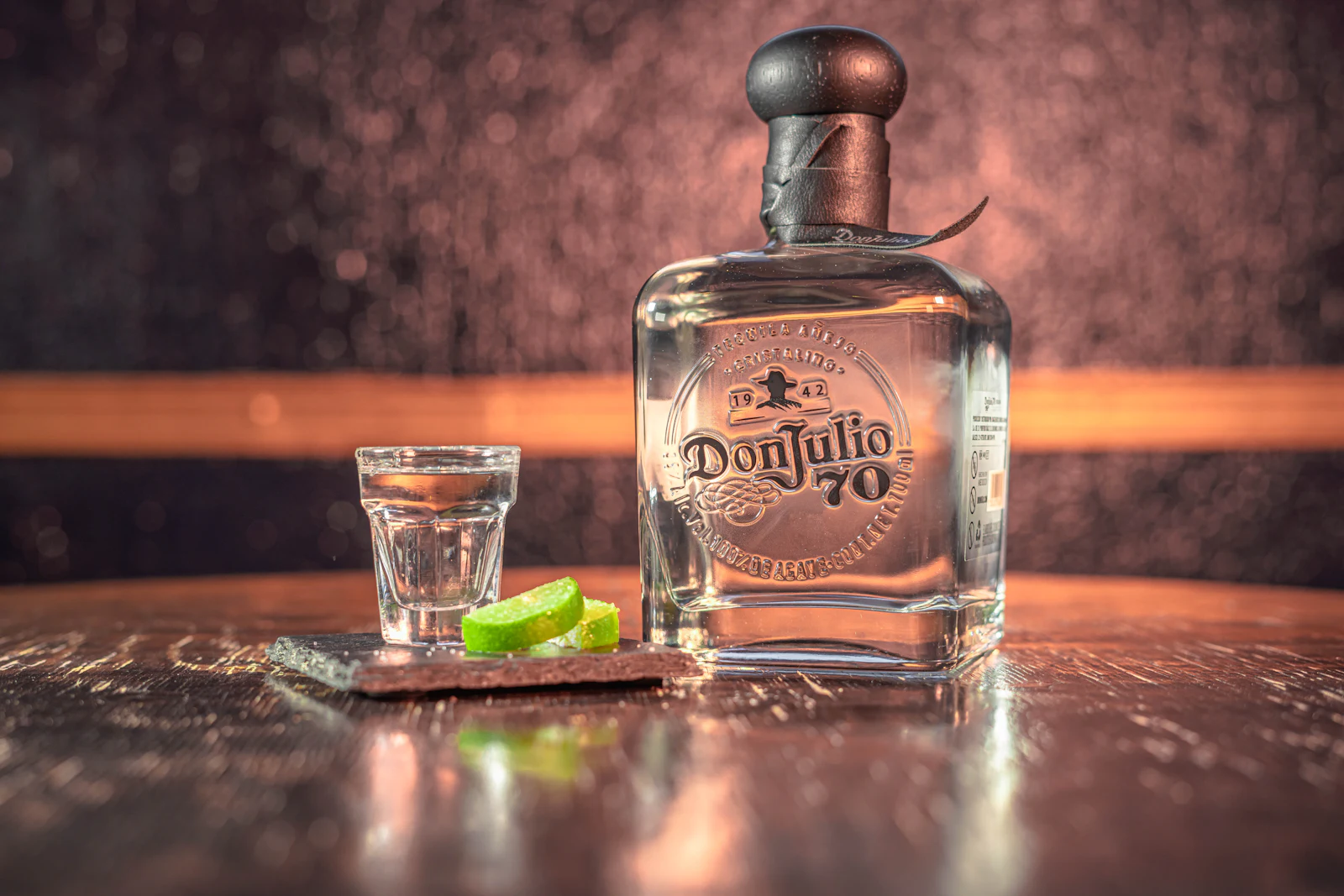 Botella de tequila con un caballito