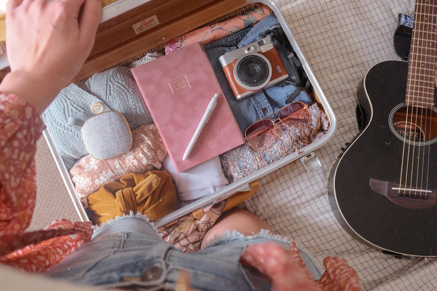 Photo of a similar item: Fujifilm Instax Mini 12 Instant Camera