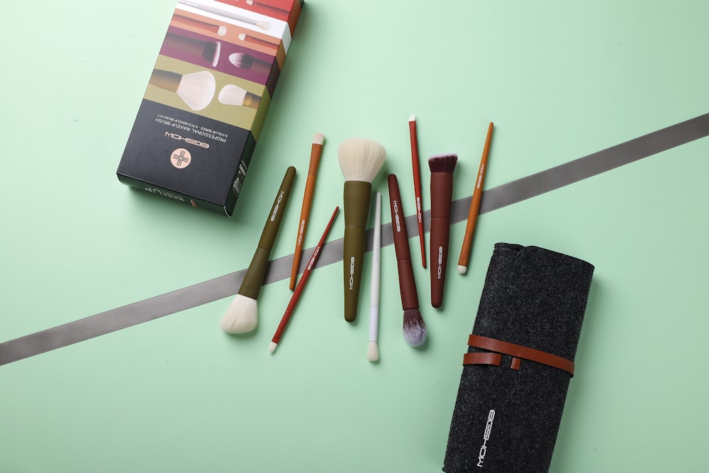 a group of makeup brushes sitting on top of a table