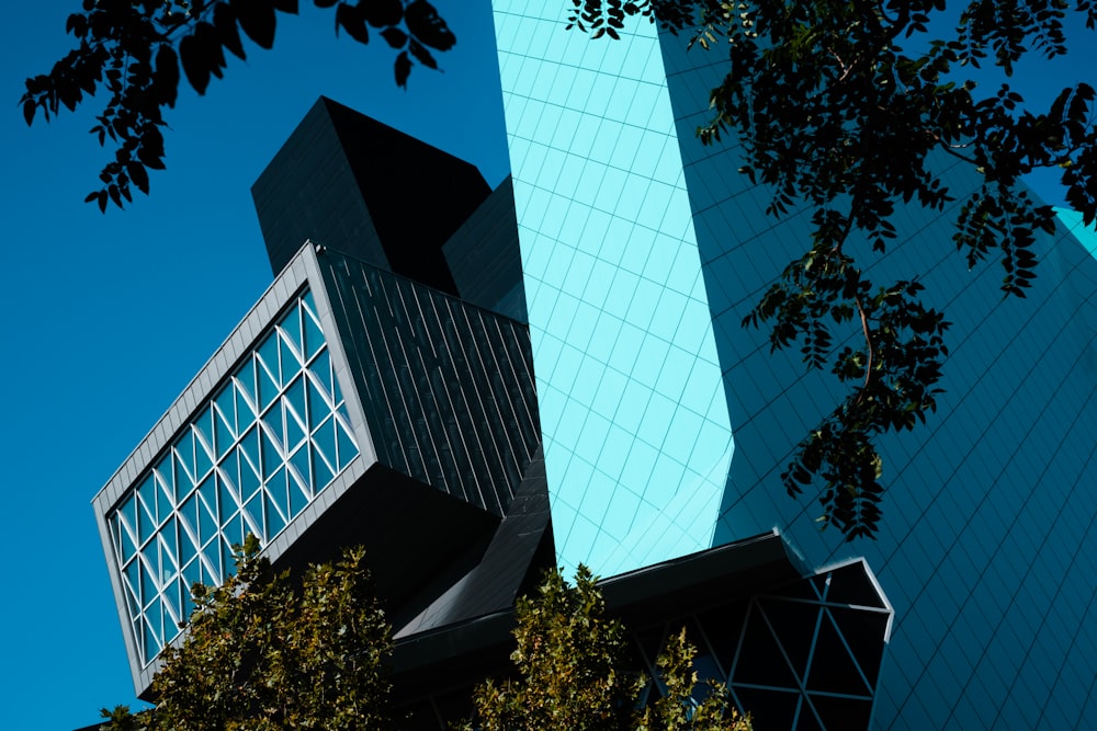 a very tall building with a sky background