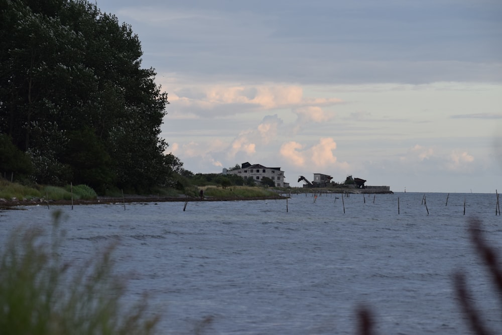 a body of water with houses in the distance