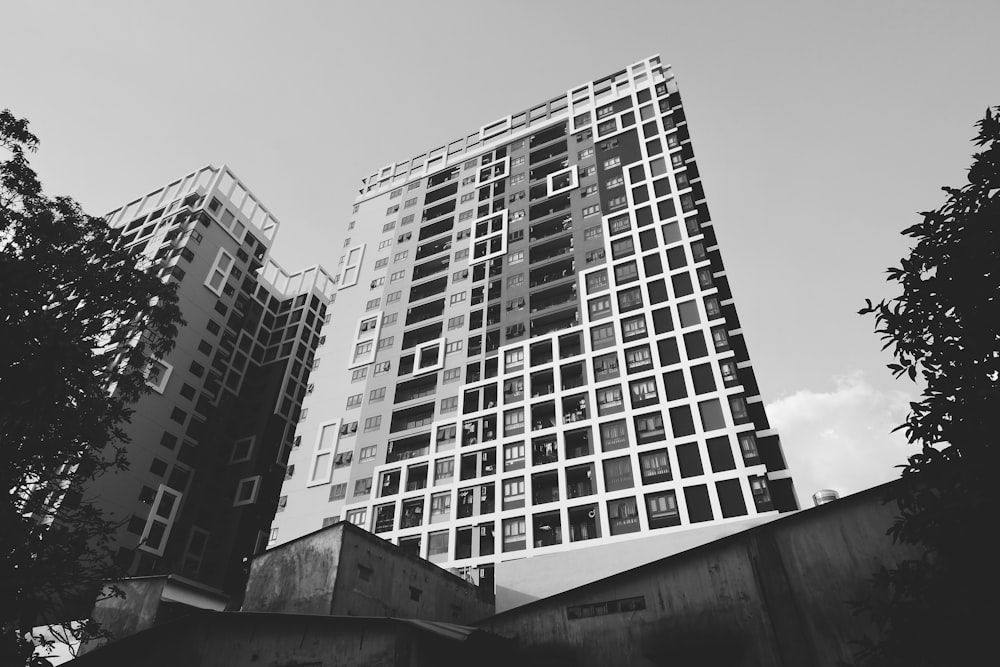 a black and white photo of a tall building