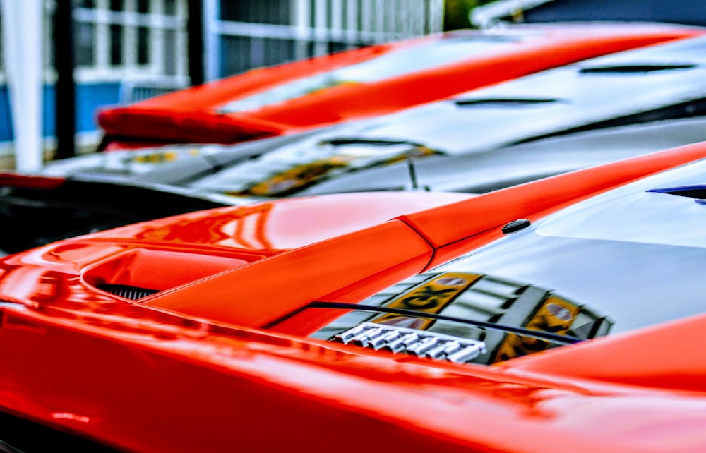 a row of cars parked next to each other