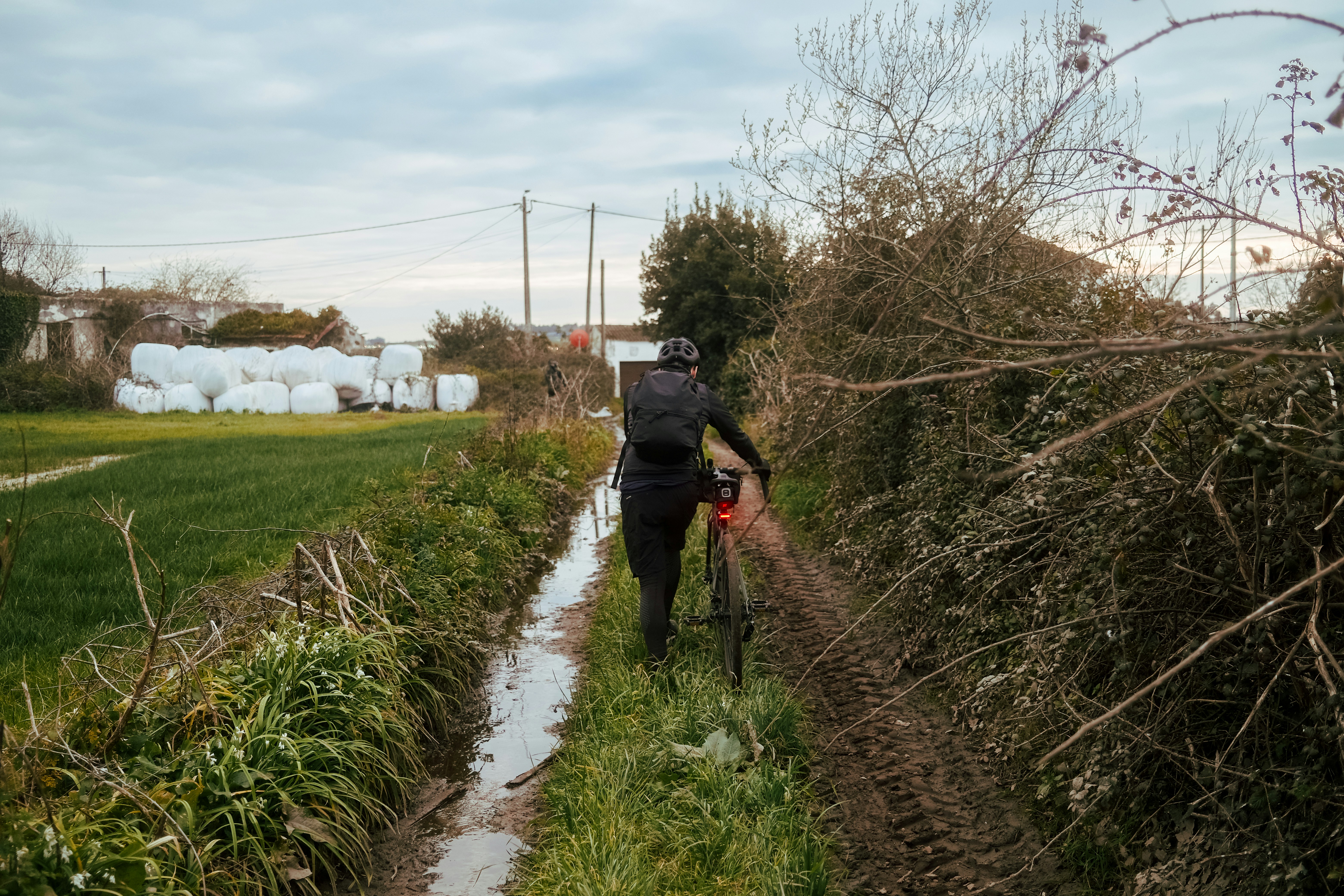 Matsch-Mission: So meisterst du Gravel-Touren im nassen Frühjahr