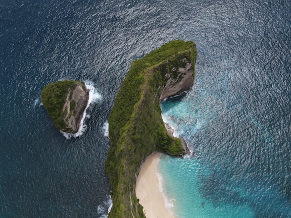 Panoramic photo of Isla Isabel’s lush island landscape surrounded by turquoise ocean.