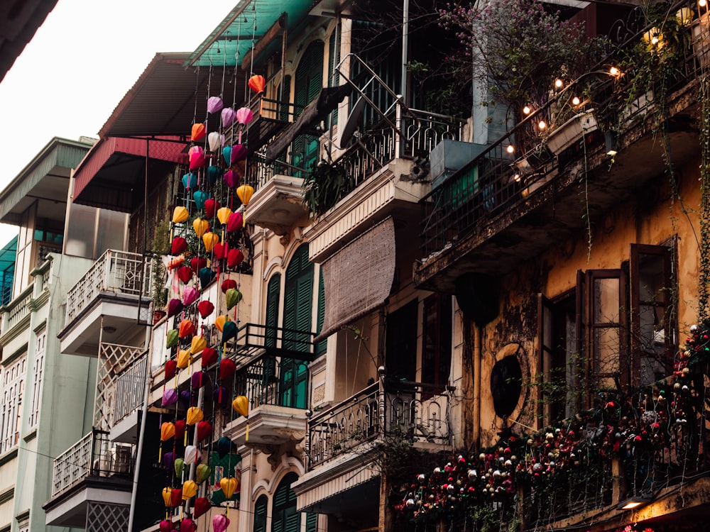 a building with many balconies and balconies on the balconies