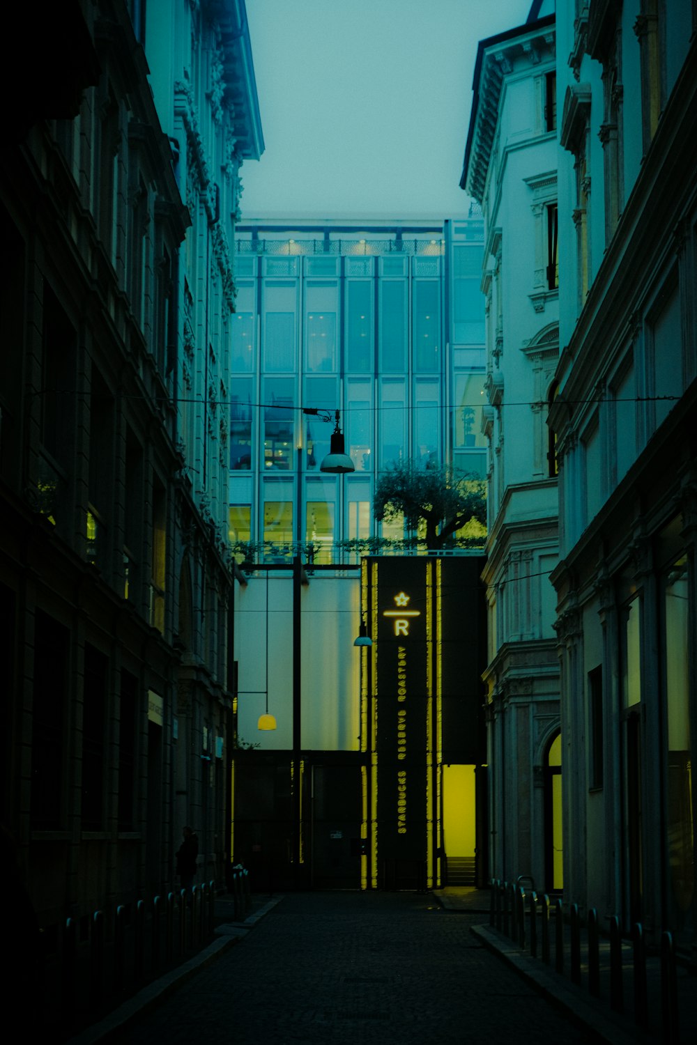 a narrow alley way with a building in the background