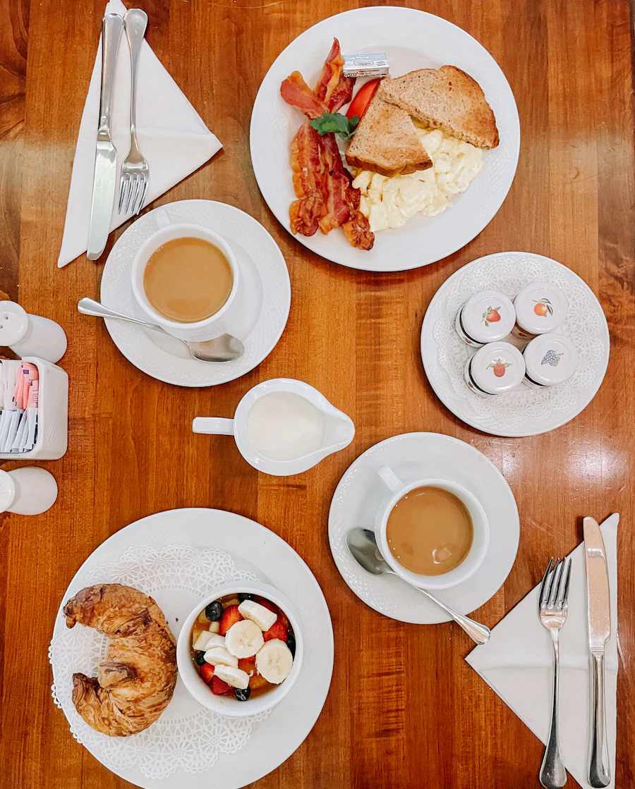 Coperta catalogului Bistro Dorobanți — mic dejun corporate