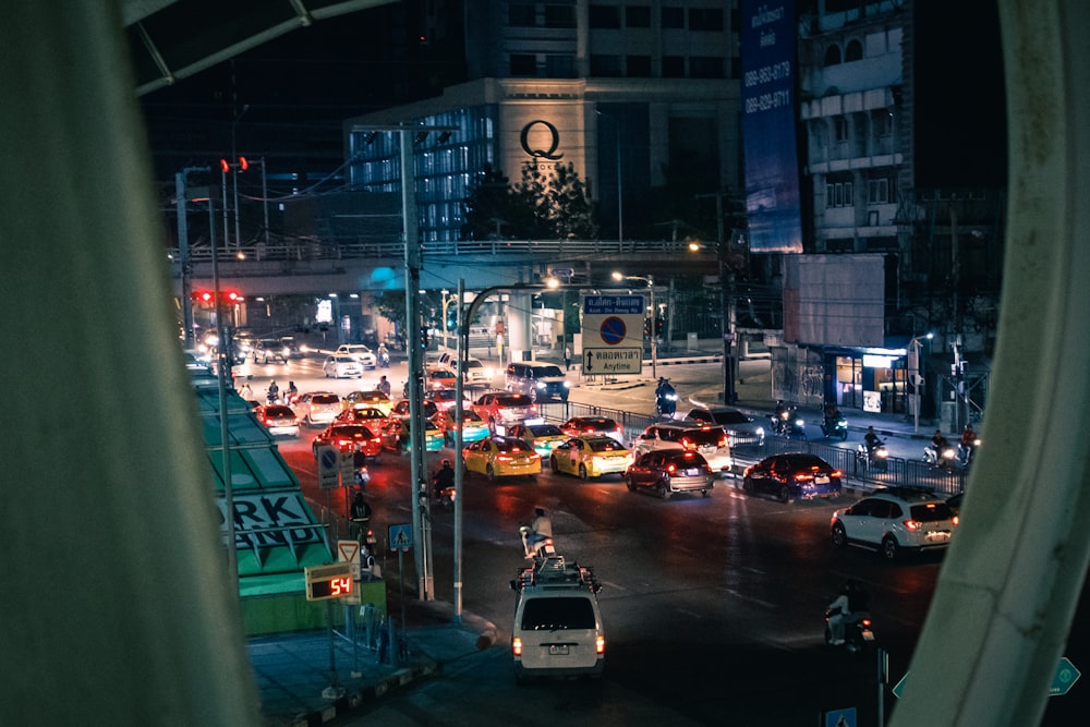 a city street filled with lots of traffic at night