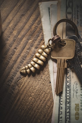 Keys and contract on a wooden table.