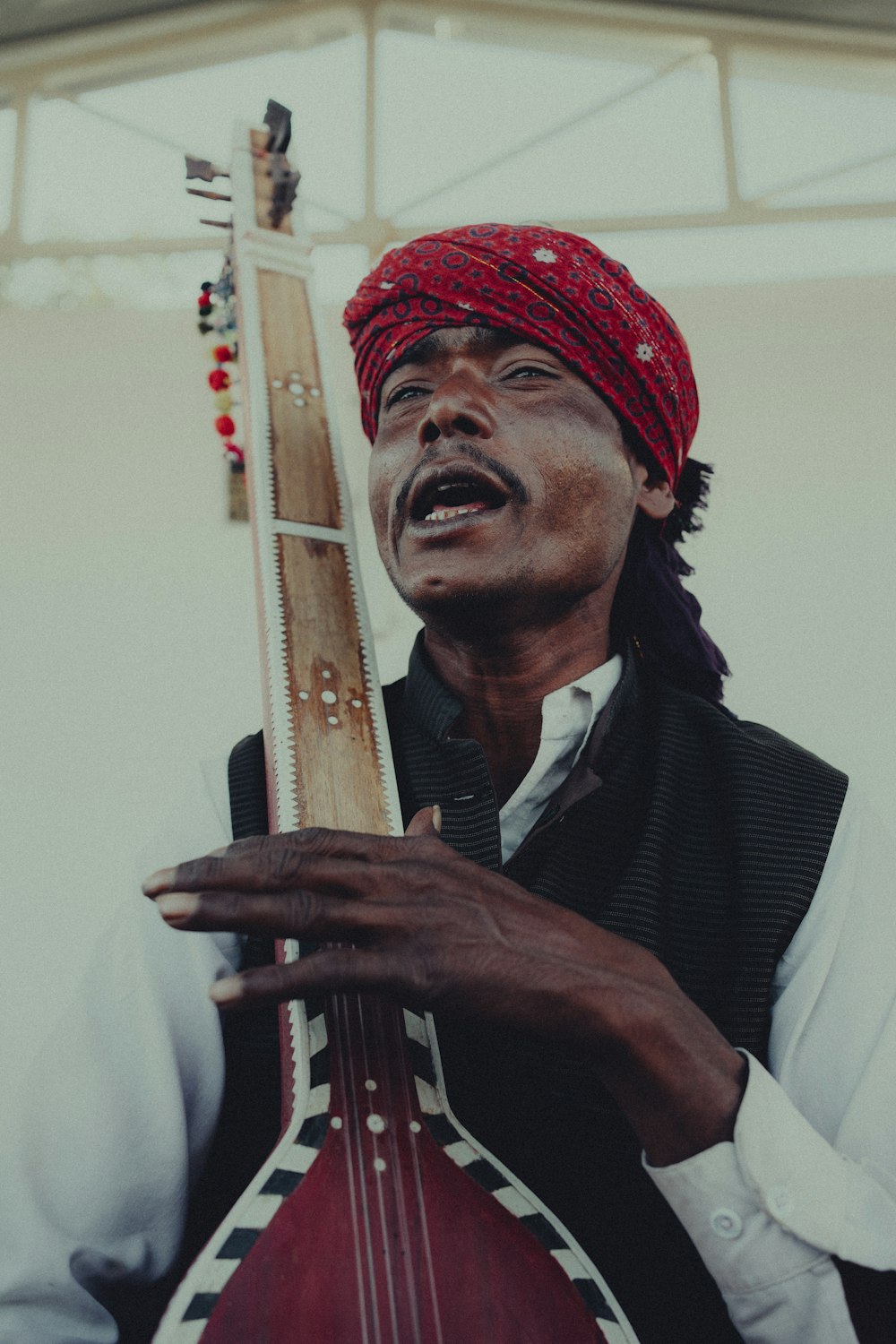 A man with a red bandana holding a guitar photo – Free Person Image on  Unsplash