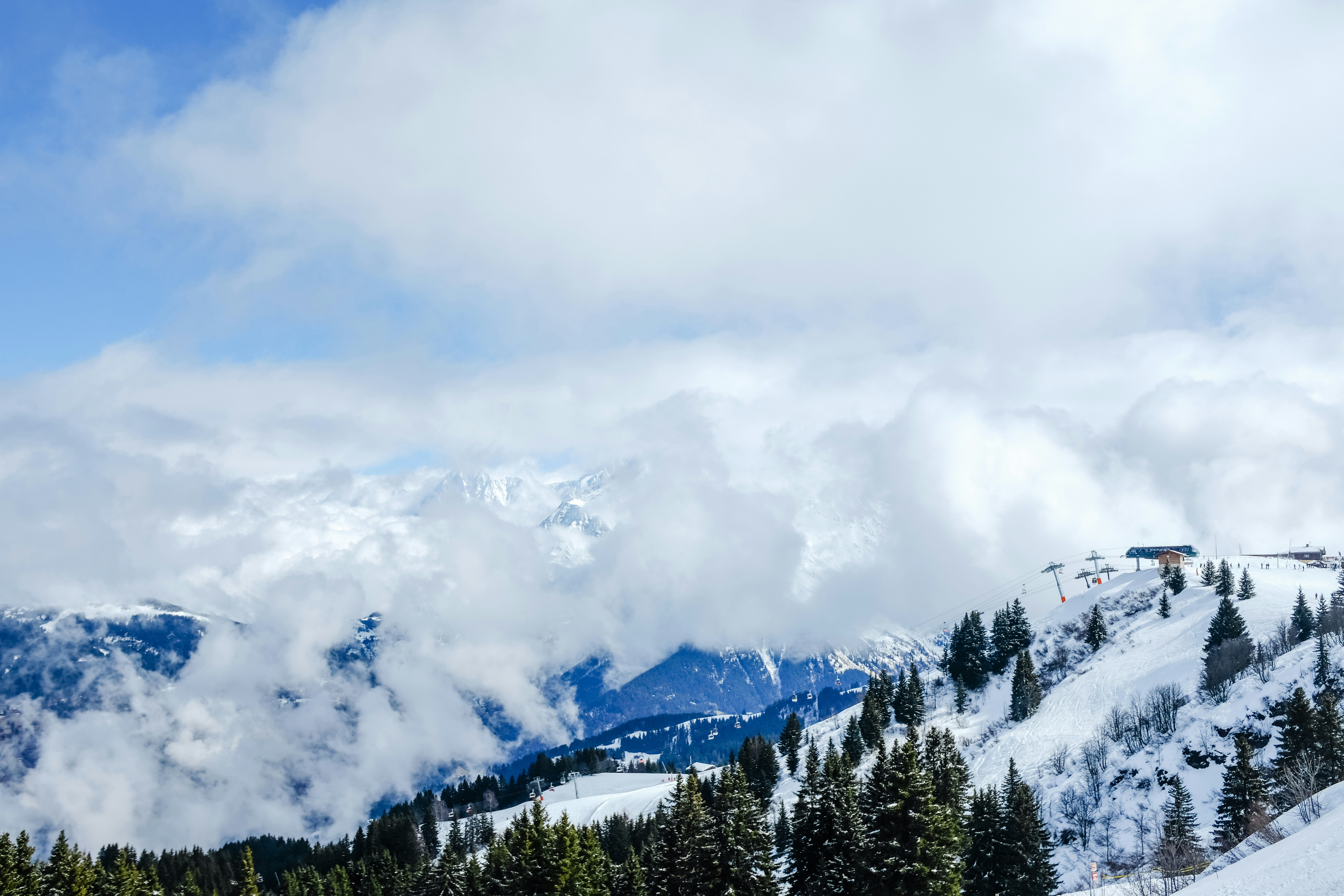 Photo by adrienolichon