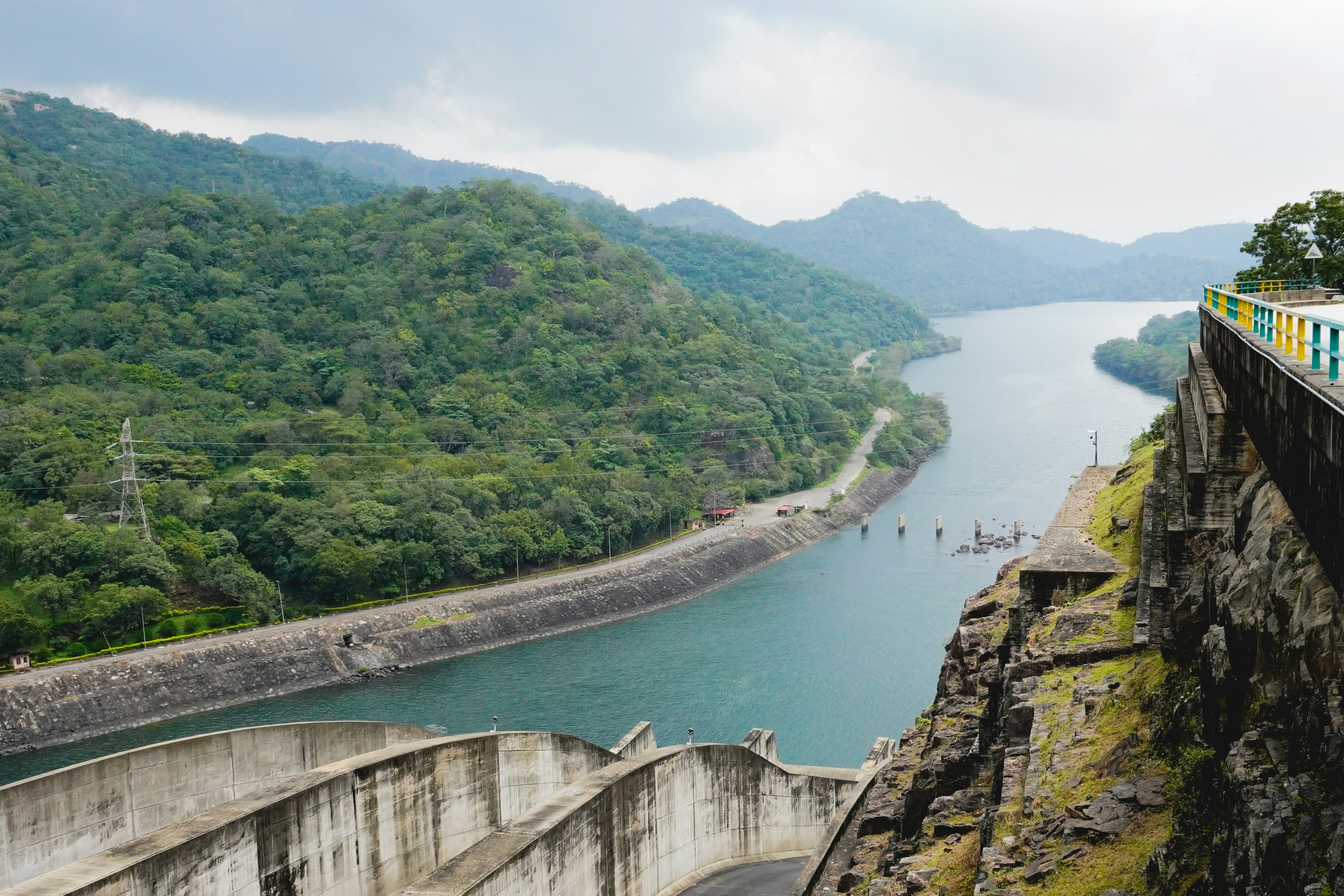 randenigala dam view point