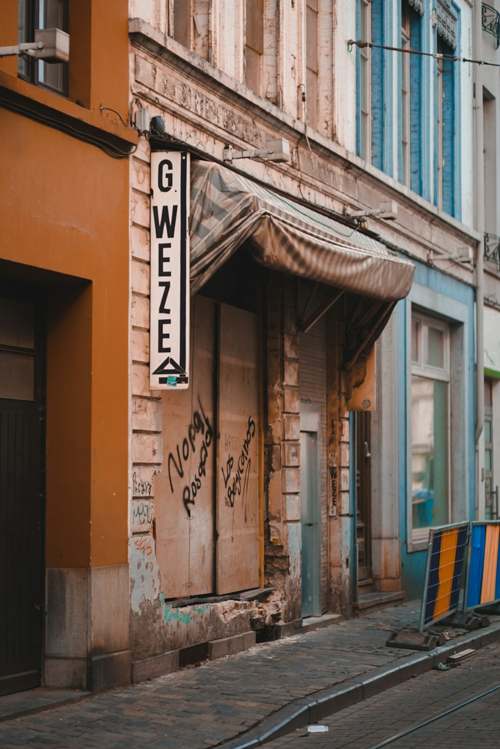 a building with graffiti on the side of it