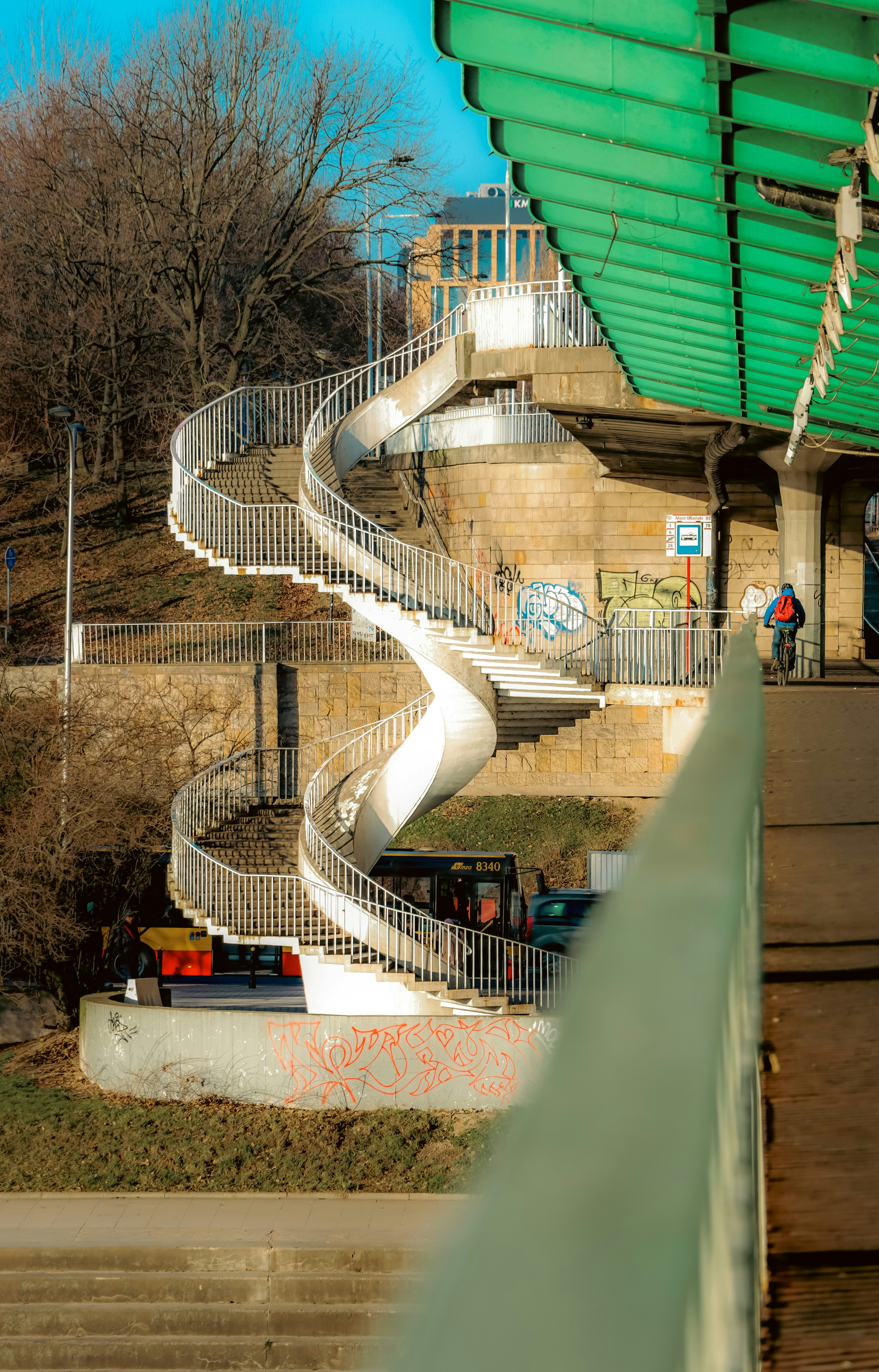 photo-1678997496519-e663e9d4600c?ixid=M3wxMjA3fDB8MXxzZWFyY2h8NTF8fHN0ZWlsZSUyMHRyYXAlMjB2ZXJ2YW5nZW58ZW58MHx8fHwxNzQ0ODUwNzg4fDA%5Cu0026ixlib=rb-4.0.3