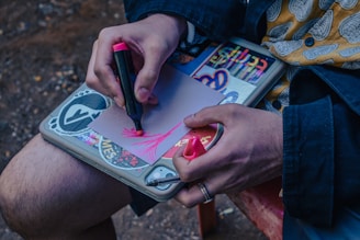 A streamer happily marking highlights on a live broadcast using Klippei software.