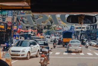 a busy city street filled with lots of traffic