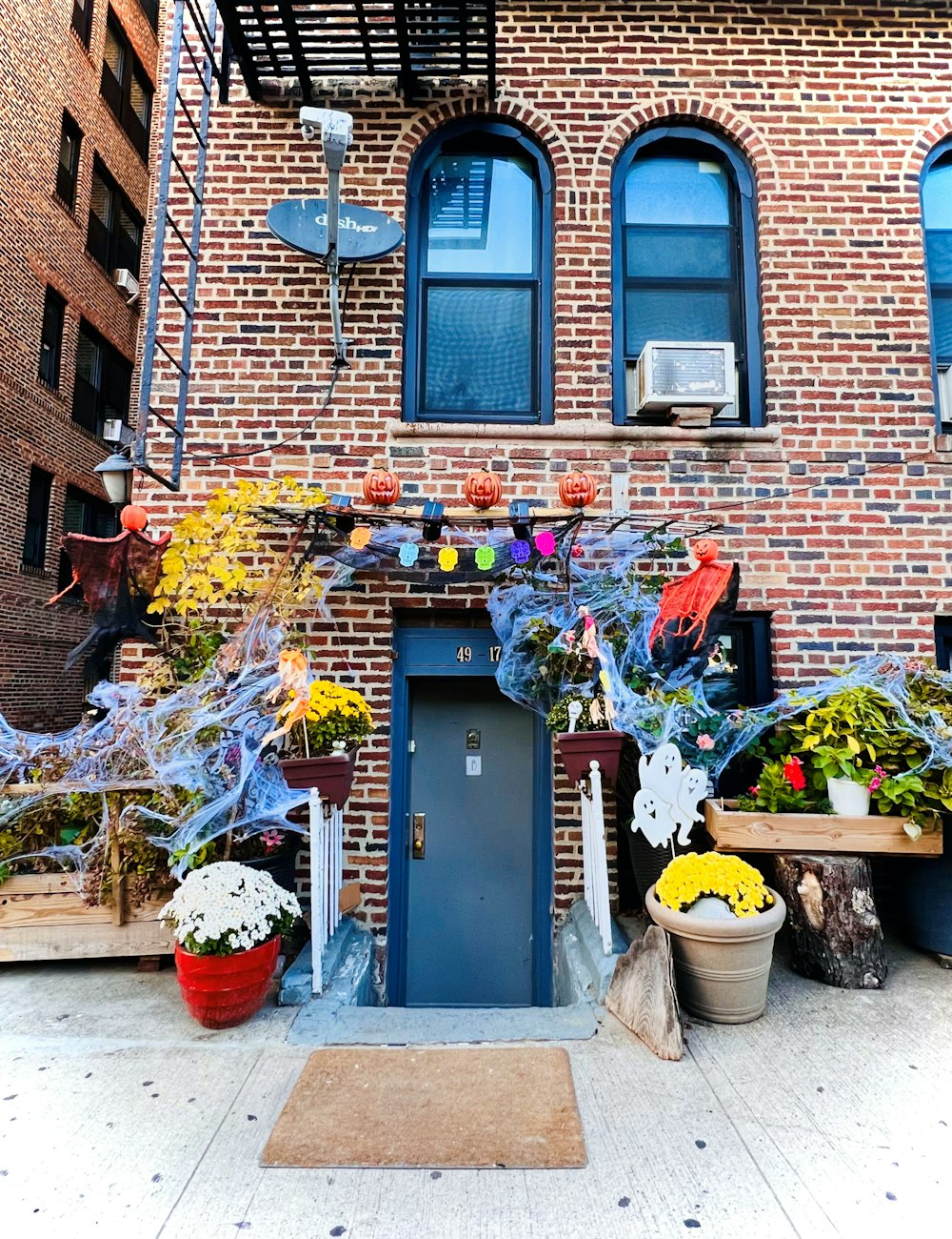 a building with a bunch of flowers in front of it