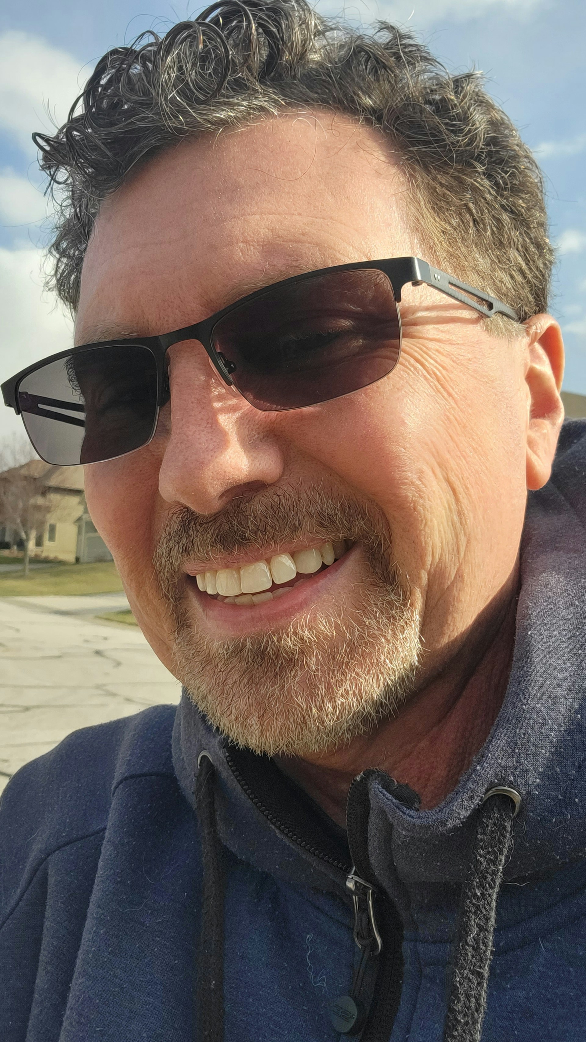 gray computer monitor