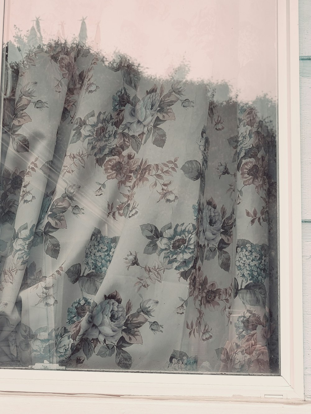 a close up of a curtain with flowers on it