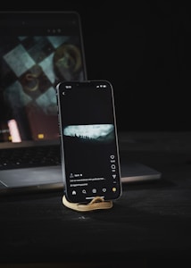 Luma Phone Stand