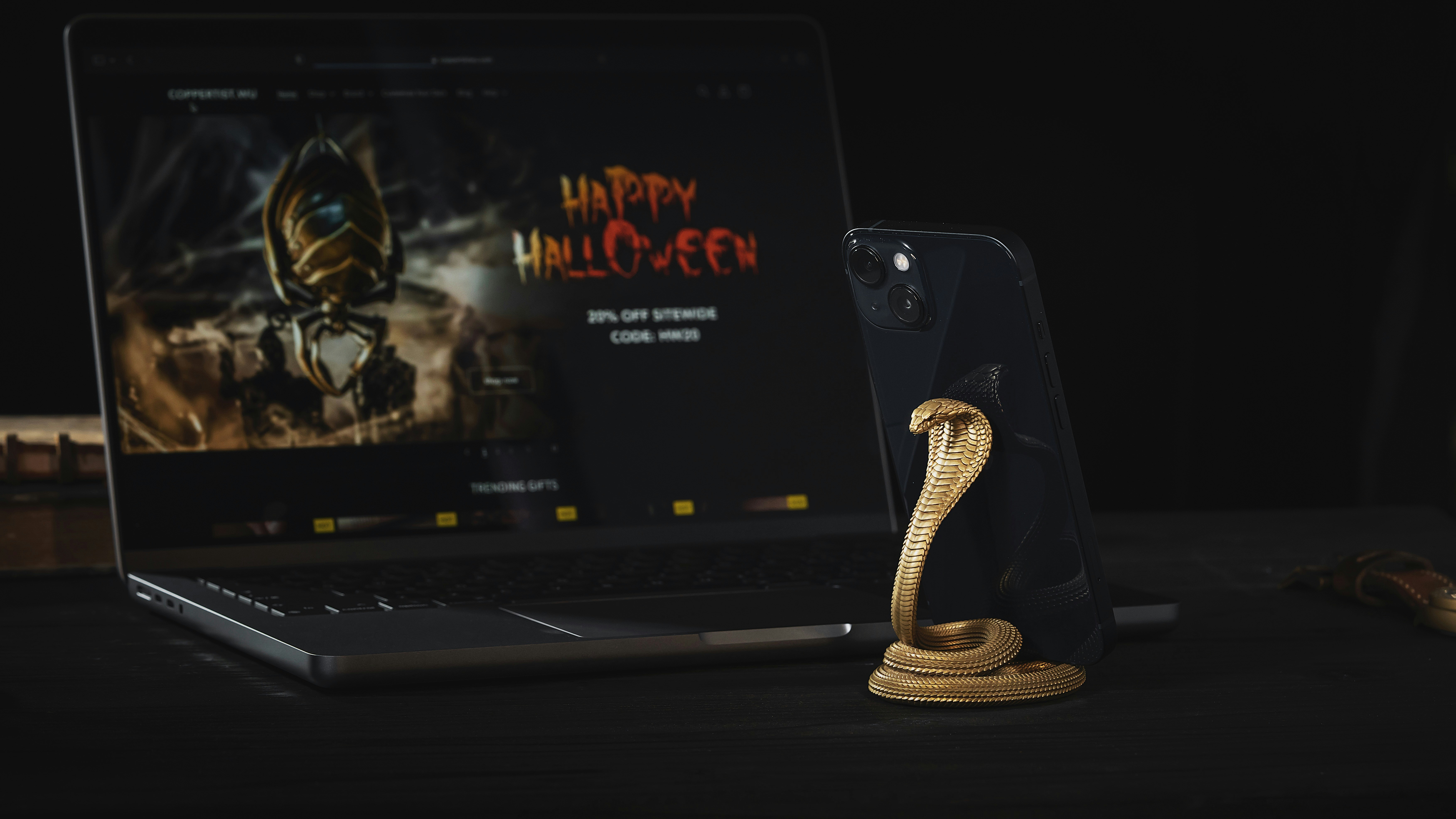 Cobra Phone Stand