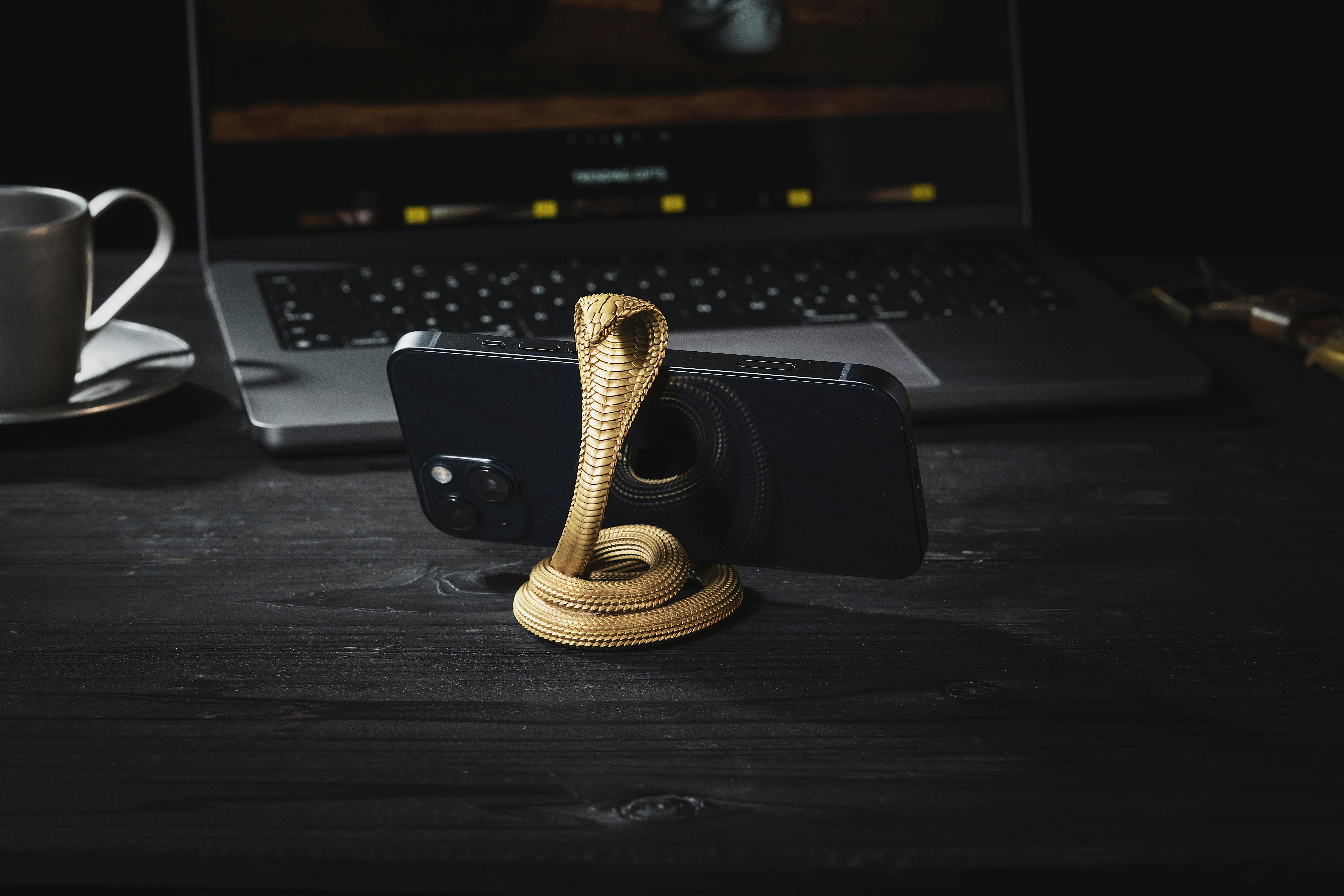 foldable smartphone desk setup