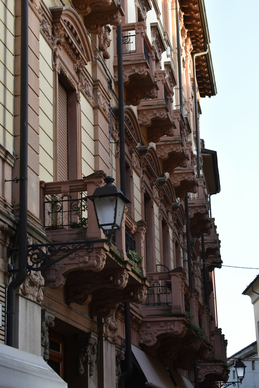 a street light on the side of a building