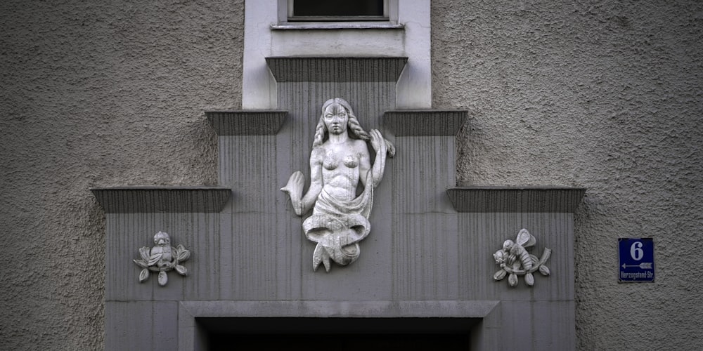 a statue on the side of a building