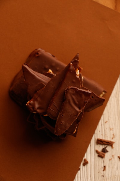 Why Is Chocolate Toxic to Dogs? Symptoms and Emergency Steps