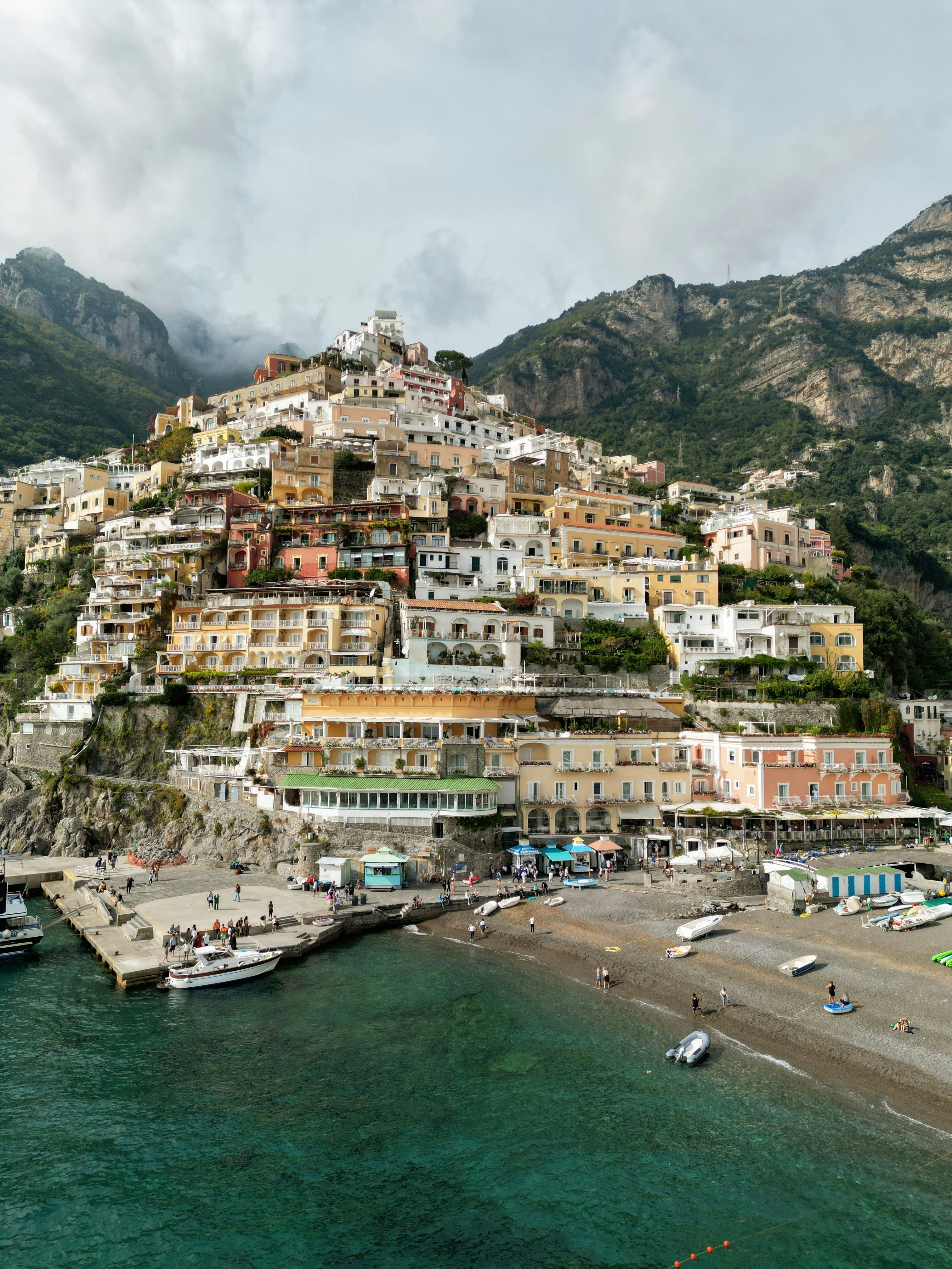 Photo by danieldiemer