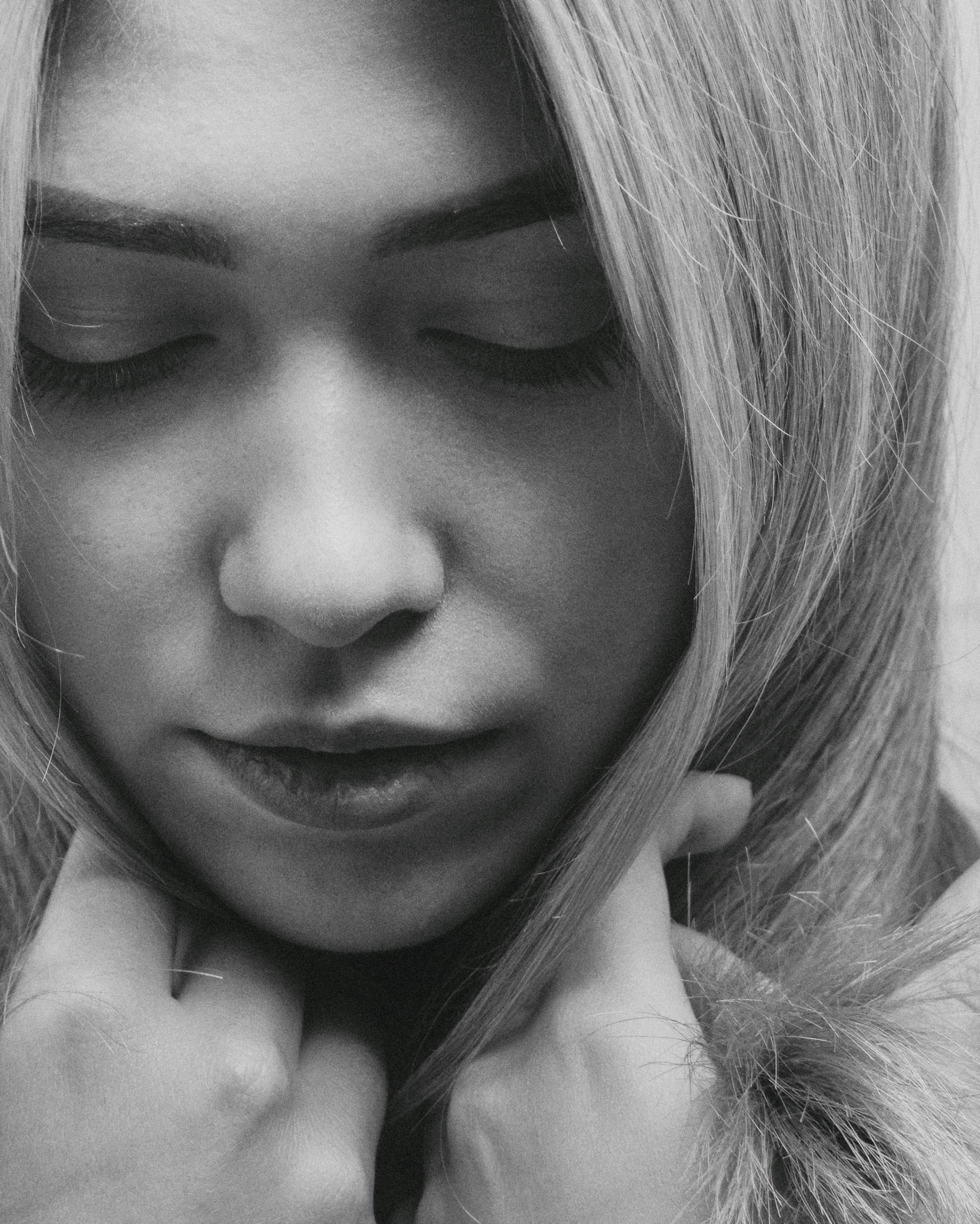 gray computer monitor