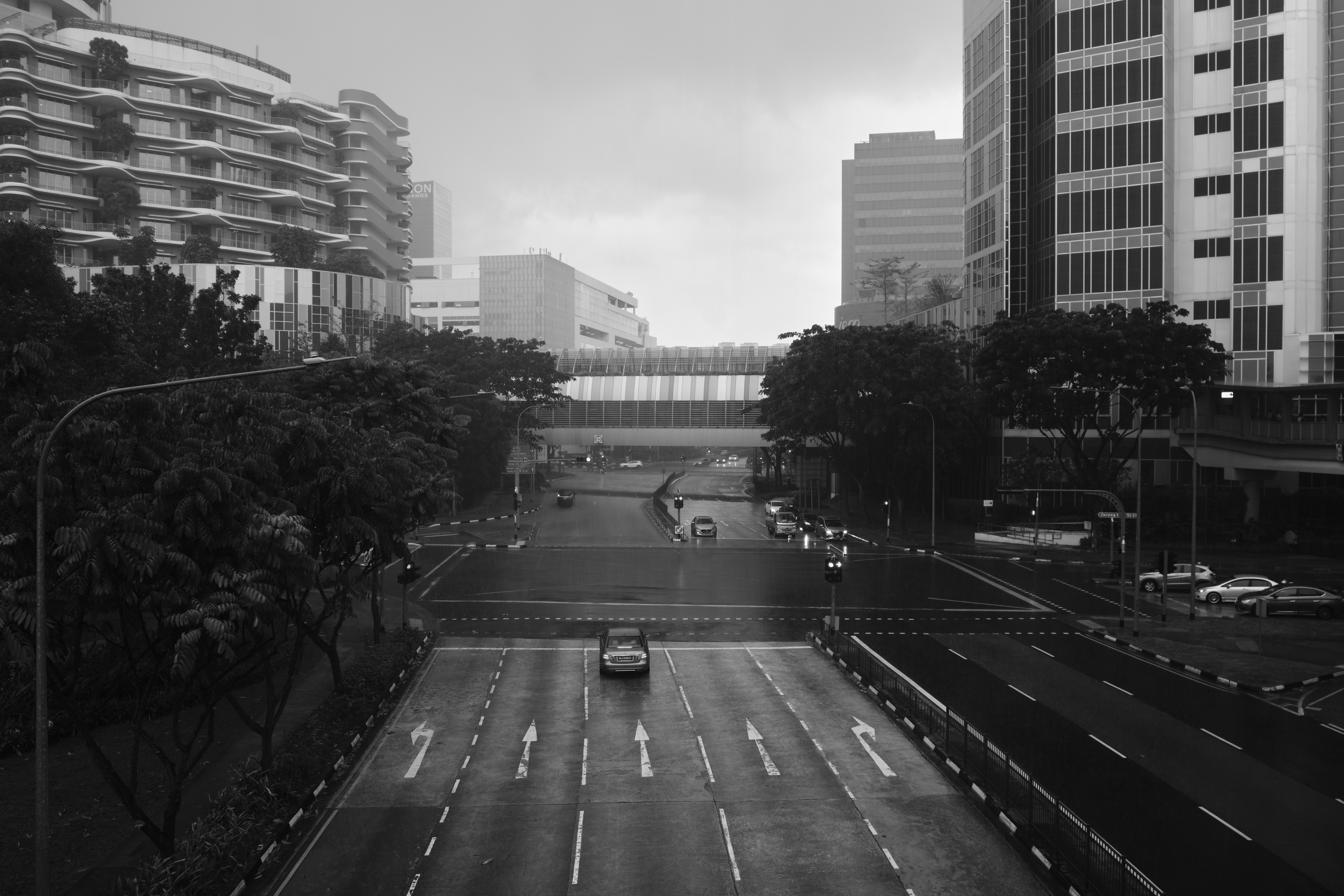 a black and white photo of a city street