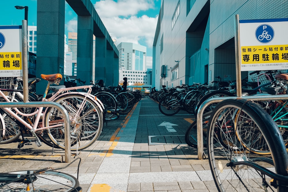 a row of bicycles parked next to each other on a sidewalk