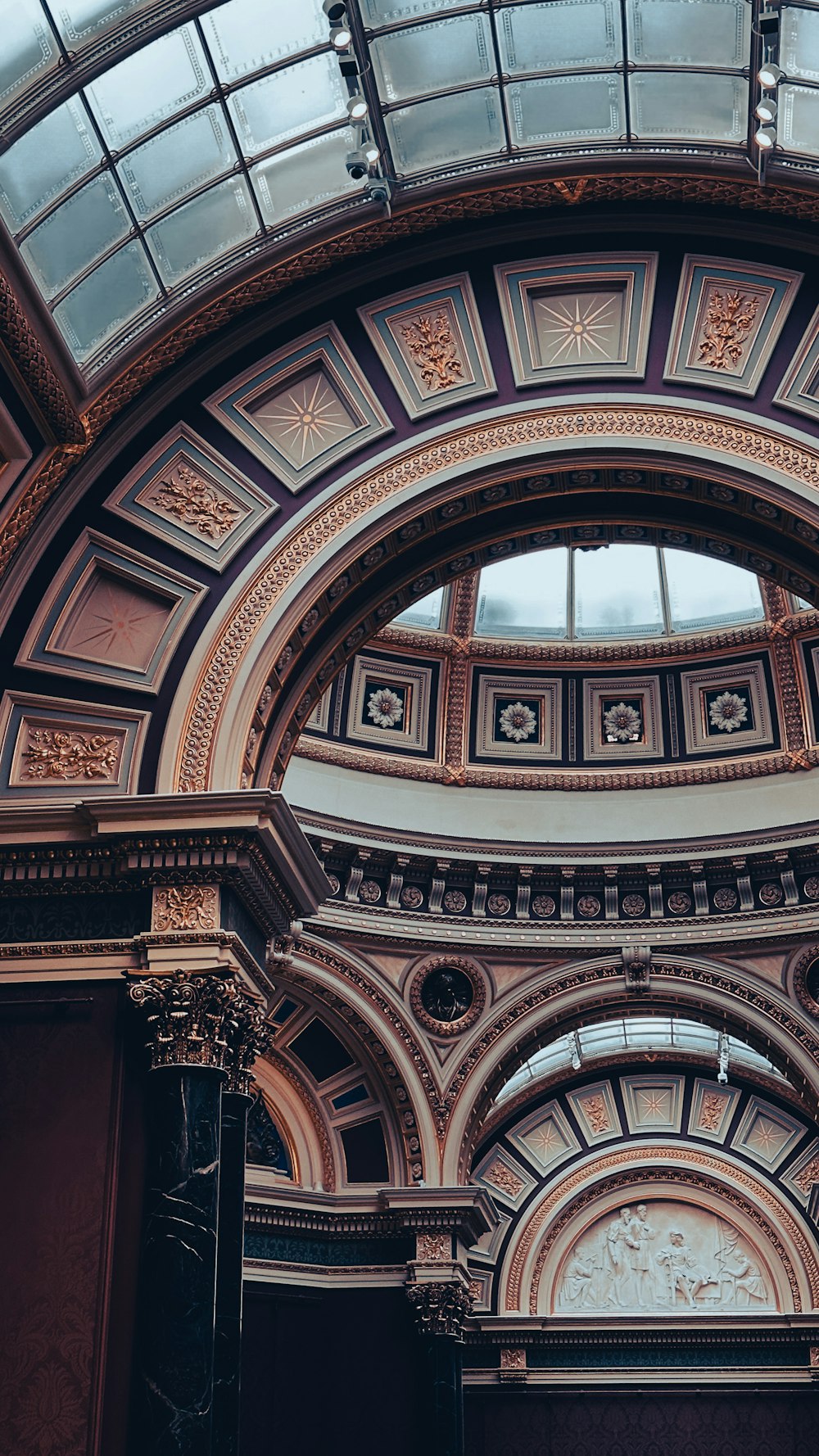 a view of the ceiling of a large building